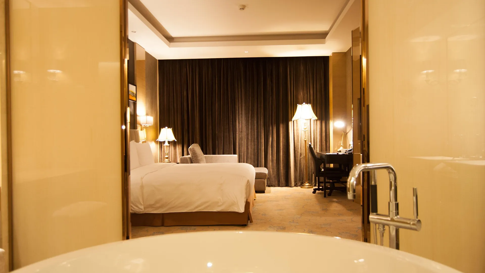 Crowne Plaza Shanghai Noah Square By Ihg Chiny